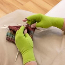 Dritz Quilting Accessories Crafters Comfort Glove, Medium