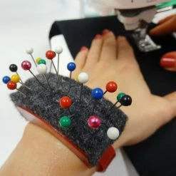 Dritz Wrist Felt Pin Cushion, Red